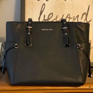 Black Michael Kors purse good condition